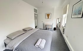 Beautiful Large Room In Central London